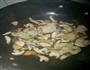 香菇肉片油菜的做法图解6