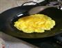 鸡蛋炒蒜苗的做法图解4