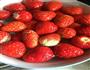 甜蜜草莓酱的做法图解1