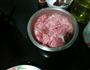 香菇芹菜炒肉的做法图解1