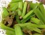 芹菜炒肉的做法图解1
