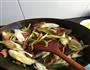 大葱炒腊肉的做法图解5