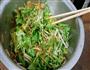 馓子拌苦菊的做法图解3