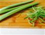 脆爽西芹干豆腐的做法图解1