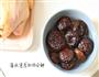 栗子香菇炖鸡汤的做法图解3