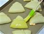 浪漫草莓乳酪三角包的做法步骤6