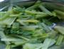 芹菜炒豆干的做法图解1