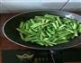 蒜香蚝油豆角的做法图解2