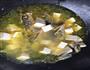 酸汤活嘎鱼炖豆腐的做法图解6