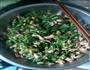 榄菜肉末蒜芯的做法图解6