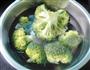 西兰花滚虾仁的做法图解2
