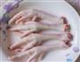 猪皮鸡脚汤的做法图解3