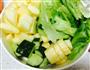 鲜虾水果青菜沙拉的做法图解1