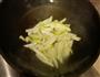 折瓜粉丝焖鱼腐的做法图解2