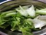 西芹炒腊肠的做法图解2