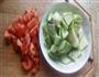西葫芦配鱼豆腐的做法图解1
