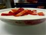 草莓双皮奶的做法图解1