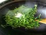 把春天吃进肚子里-炝炒油菜苔的做法步骤3