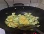 西葫芦炒鸡蛋的做法图解3