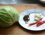 炝炒圆白菜的做法图解1