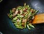 五花肉炒四季豆的做法图解8