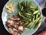 芦笋炒酱油肉的做法图解1