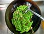 蒜香四季豆的做法图解1