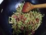 酒糟炒蕨菜的做法图解11