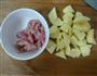 土豆块炒肉的做法图解1