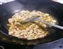 核桃肉丝的做法图解2