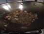 牛肉炒毛豆的做法图解3
