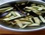 风味茄子的做法图解1