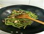 豆角炒腊五花肉的做法图解4