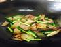 蒜苔炒腊肉的做法图解6