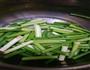 下饭菜红椒蒜心小炒肉的做法图解3