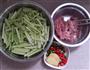 芹菜炒肉片的做法图解1