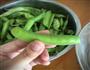 盐水豌豆的做法图解2