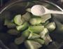 天生一对-丝瓜炒油条的做法图解2