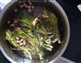 花生鸡脚剑花汤的做法图解7