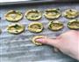 钟爱葱香—DIY香葱芝麻玛格丽特小饼干的做法图解2