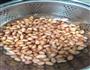 水煮花生的做法图解2