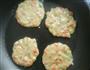 香煎小虾饼的做法图解3