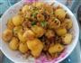 萝卜干配小土豆的做法图解1