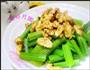 核桃炝芹菜的做法图解7