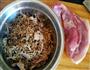家常版梅干菜扣肉  霉干菜蒸肉的做法图解1