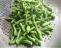 白花菜炒四季豆的做法图解1