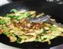 一青二白-家常茭白炒肉片的做法图解3