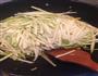 简单好吃的下饭菜-西葫芦炒肉丝的做法图解5