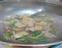 青椒洋葱炸豆腐炒肉的做法图解3