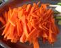 红萝卜炒肉丝的做法步骤2
